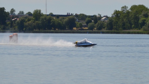 Pasjonujące ściganie i sporo innych atrakcji. W Żninie trwają motorowodne MŚ [zdjęcia]