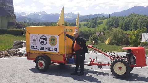 Mały krążownik szos, a za kierownicą pan Wiesław z Nakła. Traktor w drodze nad Bałtyk [zdjęcia]