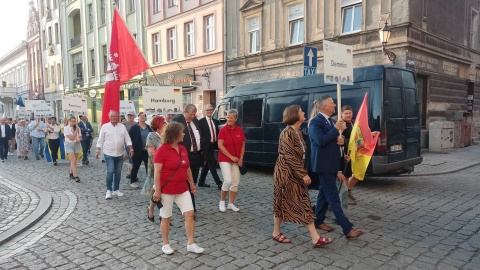 Poprowadzi ich Kopernik. Parada miast hanzeatyckich na ulicach Torunia