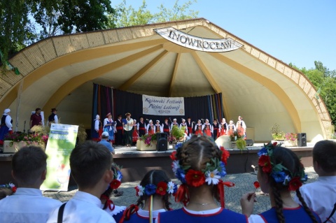 Pachnąco, smakowicie, kolorowo i miłośnie. Święto folkloru podczas Festiwalu Pieśni Ludowej