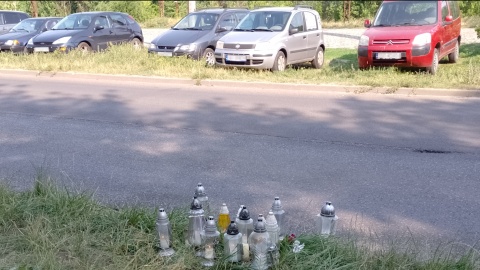 Policja: 13-latka wbiegła na jezdnię, pod jadące auto. Śledztwo po tragedii w Toruniu