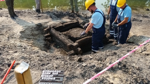 Odkryli studnię z XVI wieku. Ślad po historii bydgoskiej dzielnicy Bartodzieje [wideo, zdjęcia]