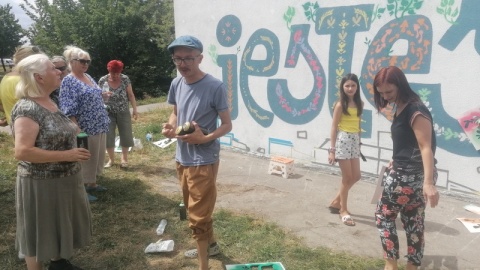 Za ten napis na ścianie mandatu nie będzie Seniorzy z Torunia namalowali mural [zdjęcia]