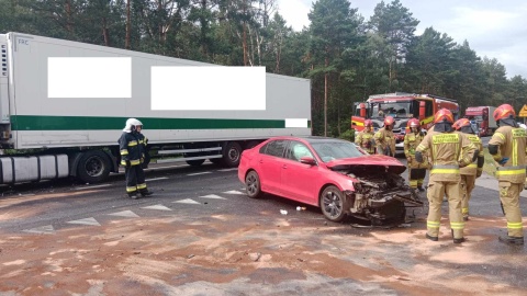 Zderzenie na krajowej dziesiątce w Bydgoszczy. Trzy osoby trafiły do szpitali