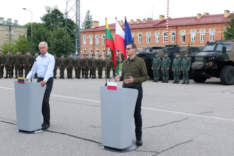 Premier w Przesmyku Suwalskim: bądźmy czujni, bo prowokacje padają na podatny grunt