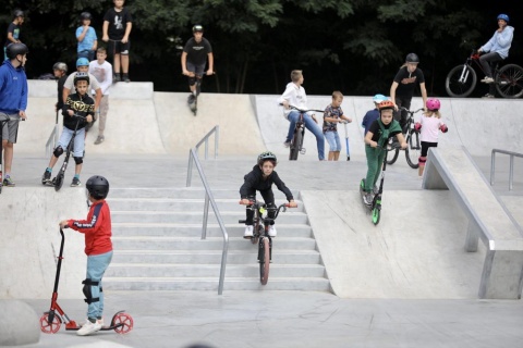 Tu mogą jeździć mistrzowie i amatorzy Skatepark w Sępólnie już otwarty [zdjęcia]