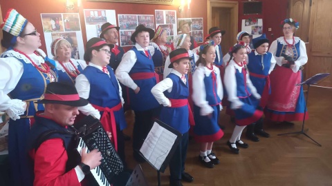 Na akordeonie przygrywała młodzież W Kobylnikach dbają o kujawski folklor