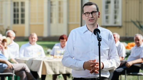 Premier Morawiecki zwraca się do seniorów: Opozycja będzie wam obiecywać złote góry