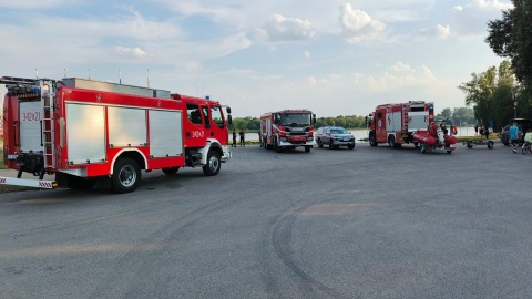 Trwają poszukiwania mężczyzny, który kąpał się w Wiśle w Toruniu i zniknął pod wodą [aktualizacja]