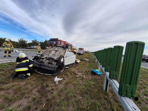 Samochód dachował, kobieta ciężko ranna. Wypadek w Kruszynie Krajeńskim