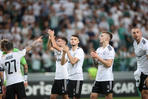 Legia wygrała z Aston Villą w LKE. Raków Częstochowa słabszy od Atalanty w LE