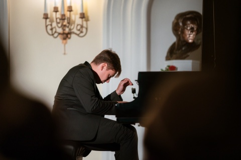 Wykłady i recitale fortepianowe. Startuje Festiwal Paderewskiego w Bydgoszczy [program]