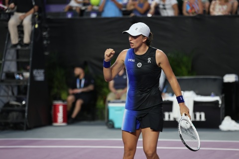 Iga Świątek udanie rozpoczęła WTA Finals. Vondrouov pokonana w dwóch setach