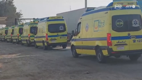 Pierwsze ambulanse z rannymi wyjechały ze Strefy Gazy przez przejście z Egiptem, w Rafah [wideo]