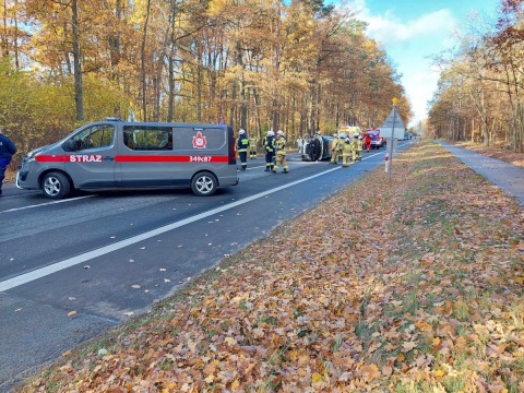 Zderzyły się samochód osobowy, dostawczy i kombajn. Karambol pod Toruniem