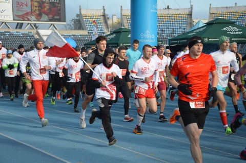 Uczcili Święto Niepodległości na sportowo. W Bydgoszczy biegali na stadionie Zawiszy