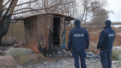 Zwęglone zwłoki w pustostanie we wsi w powiecie świeckim. Nie wiadomo, kim jest ofiara