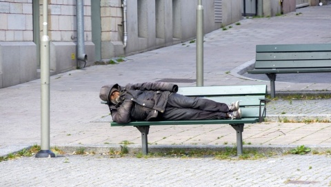 Bydgoska Bazylika wychodzi z pomocą w miasto. Streetworkerzy ruszają po zmroku