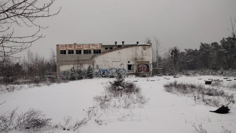 Miała odmrożone nogi, zapalenie płuc i wysoką gorączkę. Policjanci uratowali kobietę