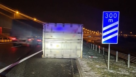 Pijany kierowca zgubił na autostradzie kontener. Może spędzić trzy lata w więzieniu