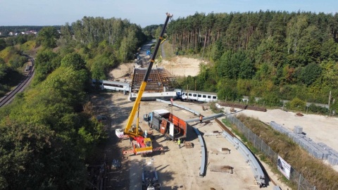 Nowy most w Terespolu dla aut, pieszych i rowerzystów. Stalowa konstrukcja już stoi