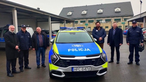 Lokalne gminy złożyły się na zakup nowego radiowozu. Trafił w ręce policjantów z Koronowa