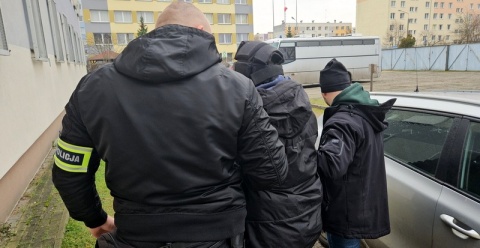 Nocny napad na kobietę w centrum Włocławka. Policja już złapała pijanego agresora [wideo]