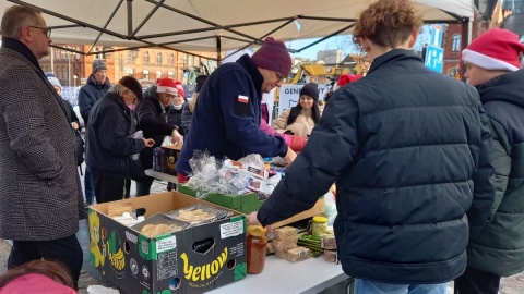 Zabieramy jedzenie, zabawki i idziemy na Rybi Rynek na akcję Ciepło Serca w słoiku