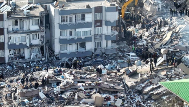 Trzęsienie ziemi: pod gruzami zginęło dotąd ponad 11 tysięcy osób