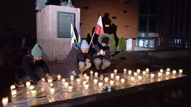 Płomień Solidarności z Ukrainą rozbłysnął nad ranem w Bydgoszczy [wideo, zdjęcia]