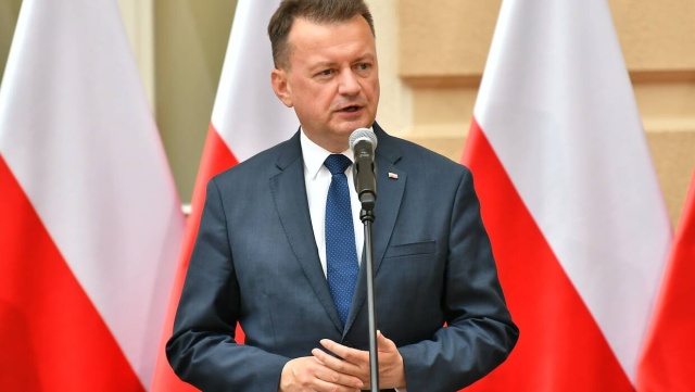 Minister Błaszczak podaje czwarte pytanie w referendum. Dotyczy barier na granicy