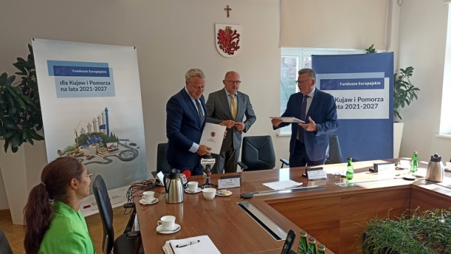 Porozumienie w sprawie ZIT-u podpisane w Toruniu: 109 milionów dla Metropolii Bydgoszcz