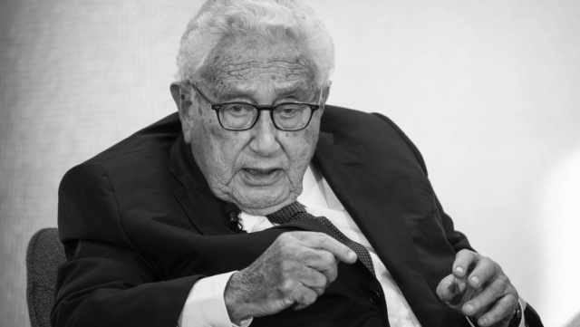 Zmarł były sekretarz stanu USA Henry Kissinger. Zasłynął jako doradca prezydenta Nixona [wideo]