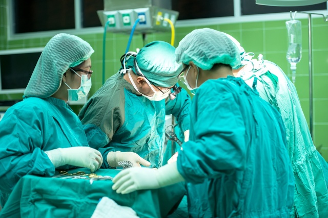 Po raz pierwszy w Polsce: pionierska operacja laryngologiczna w bydgoskim Szpitalu Dziecięcym