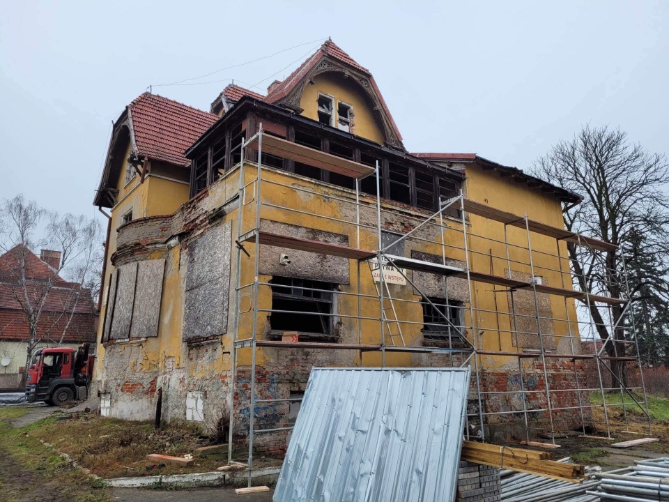 W budynku zabezpieczane są okna, dach, klatka schodowa/fot. grudziadz.pl