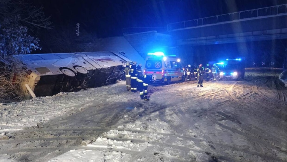 Wypadek autokaru w miejscowości Wandzin w woj. lubelskim, 10 osób zostało rannych/fot. KP PSP w Lubartowie, Facebook