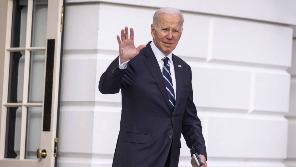 Prezydent USA Joe Biden przekroczył polską granicę. Jeszcze w poniedziałkowy wieczór ma wylądować w Warszawie./fot. Jim Lo Scalzo PAP/EPA