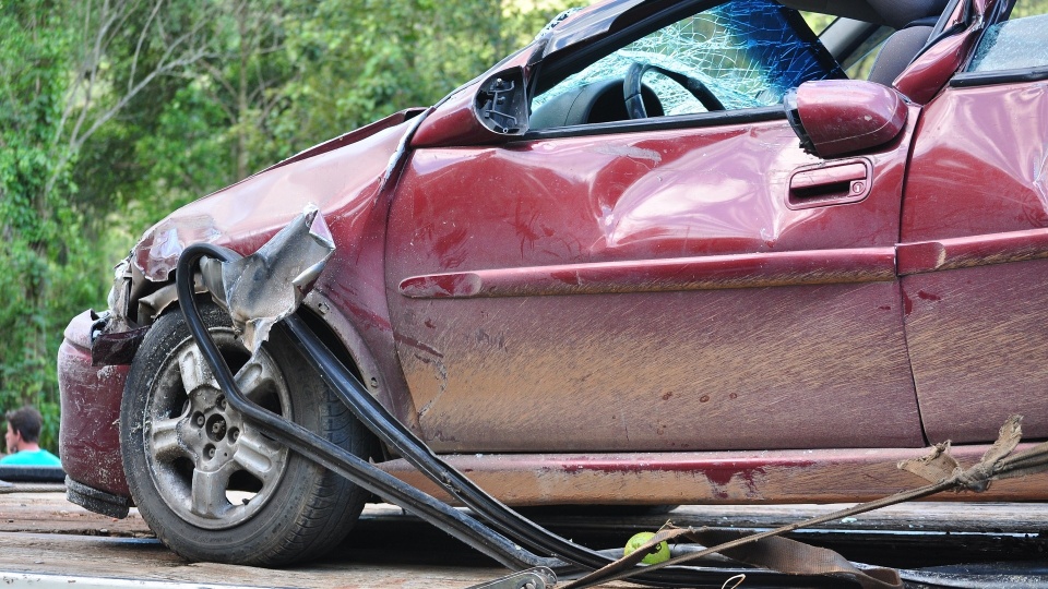 W Niewieścinie zderzyły się dwa samochody. Kierowca jednego z nich zginął na miejscu. Zdjęcie ilustracyjne/fot. Pixabay