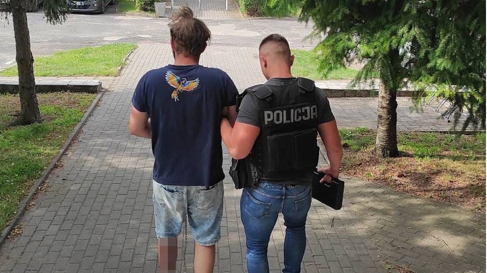 Mieszkaniec Bydgoszczy usłyszał zarzut posiadania znacznej ilości narkotyków, sąd aresztował go na trzy miesiące/fot. materiały policji