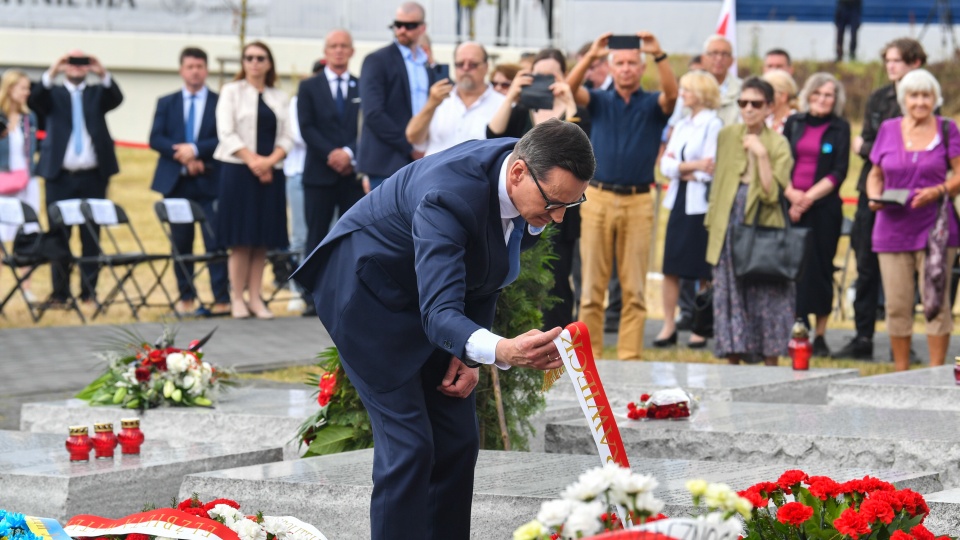Premier Mateusz Morawiecki podczas uroczystości przed stołecznym Pomnikiem Ofiar Ludobójstwa na Wołyniu/fot: PAP/Andrzej Lange