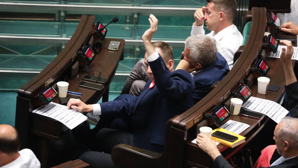 Sejm przyjął uchwałę o zarządzeniu referendum ogólnokrajowego na 15 października/fot. PAP/Tomasz Gzell