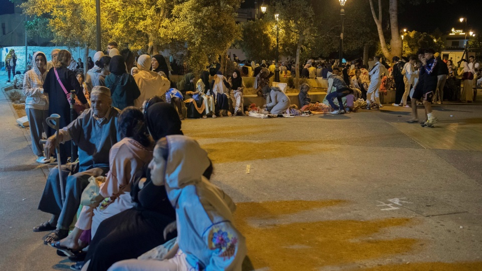 Setki ofiar po trzęsieniu ziemi w Maroko. Ocaleni szukają schronienia m.in. w Rabacie/fot: EPA/Jalal Morchidieniu ziemi w Rabacie/fot: PAP/EPA/
