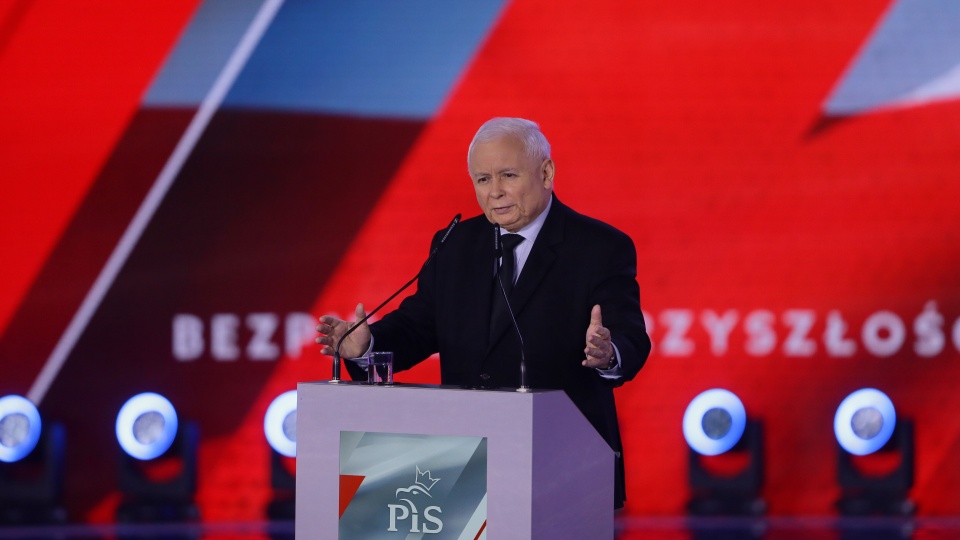 Prezes PiS Jarosław Kaczyński podczas konwencji PiS pod hasłem "Bezpieczna Polska"/fot: PAP/Zbigniew Meissner