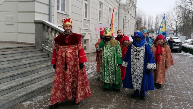 Jak dawniej obchodzono Trzech Króli Szczodry wieczór był podobny do Wigilii Bożego Narodzenia