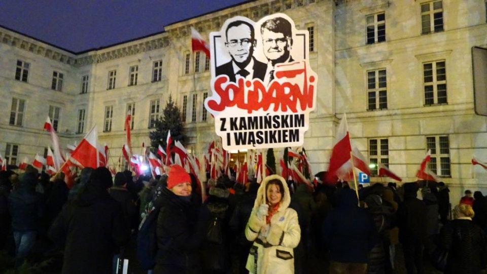 Protest środowisk prawicowych przed Urzędem Wojewódzkim w Bydgoszczy/fot. Tatiana Adonis/archiwum