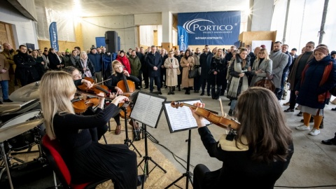 Uroczystość zorganizowano w surowym, betonowym wnętrzu przyszłej sali symfonicznej Akademii Muzycznej/fot. Tytus Żmijewski, PAP
