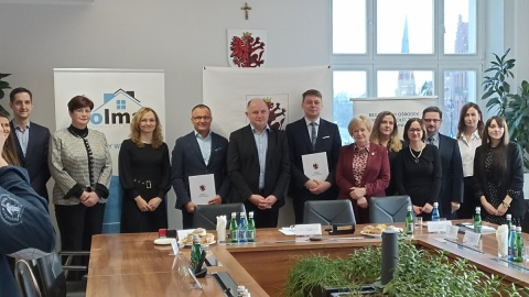 Umowa z wykonawcą robót podpisana została w Urzędzie Marszałkowskim w Toruniu/fot. Monika Kaczyńska