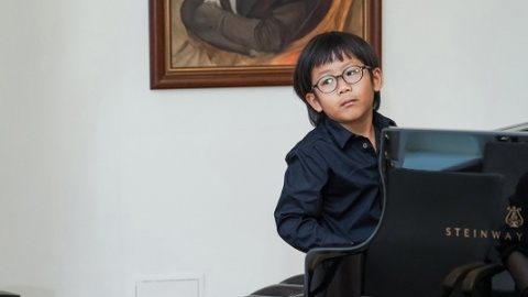 Młodzi pianiści w wieku od 8 do 10 lat prezentowali swoje pianistyczne umiejętności/fot. materiały organizatorów