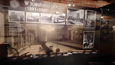 „Autobusem i tramwajem po dawnym Toruniu” - To tytuł wystawy otwartej niedawno w Muzeum Historii Torunia/fot. Michał Zaręba