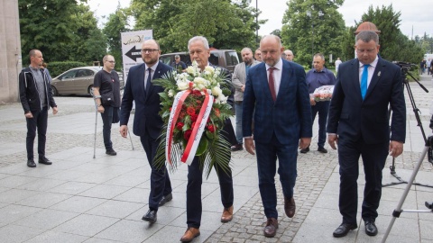 W Toruniu złożono kwiaty pod tablicą NSZZ Solidarność przy ul. Piekary/fot. Mikołaj Kuras dla UMWK-P